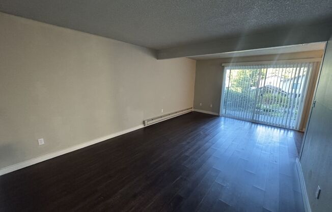 2 beds, 1 bath, 820 sqft, $1,895, Unit 105