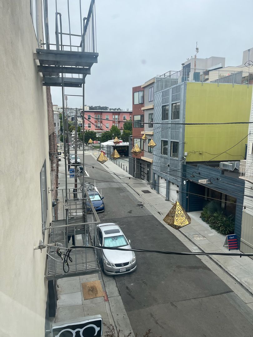 Great Hayes Valley Location and Plenty of Charm**Washer/Dryer**Patio**