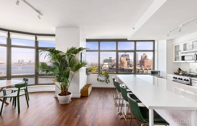 1 MORTON SQ