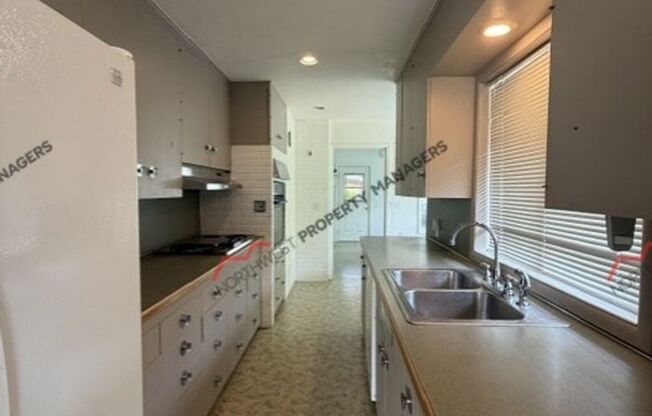 STATUS: AVAILABLE | R138B | $2195 + $100 flat rate for W/S