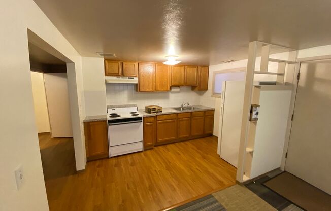 1 bed, 1 bath, 650 sqft, $975, Unit 4