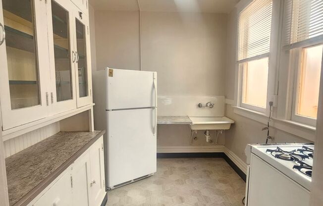 1 bed, 1 bath, 649 sqft, $950