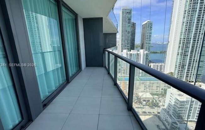 3 beds, 2 baths, 1,395 sqft, $7,250, Unit 460 NE 28th St # 2908