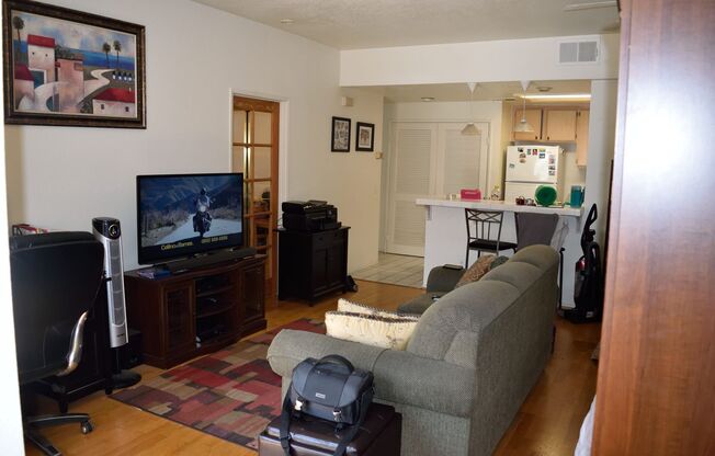 Oxnard Condominium 1 Bedroom 1 Bathroom private garage