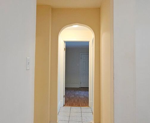 3 beds, 2 baths, 1,100 sqft, $1,915, Unit 105