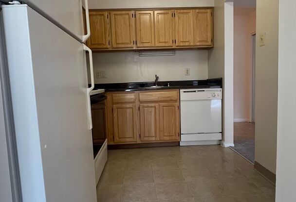 2 beds, 2 baths, 1,000 sqft, $1,950, Unit 14210 #102