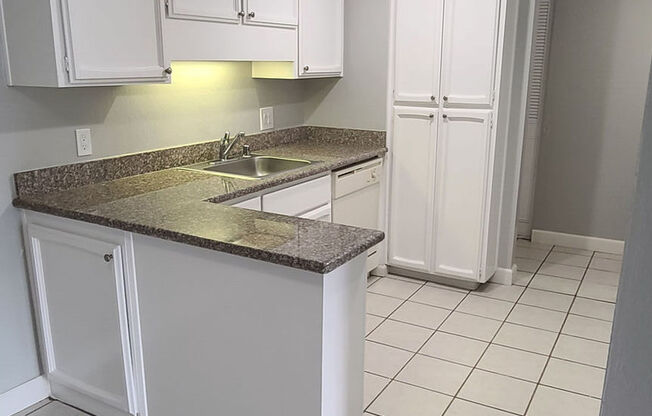 2 beds, 1 bath, 850 sqft, $1,845