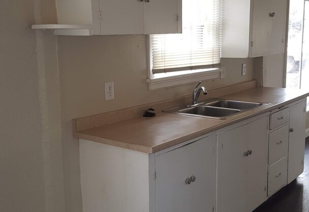 2 beds, 1 bath, $2,300