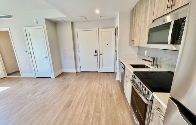 Studio, 1 bath, $2,700, Unit 329