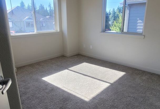 3 beds, 2 baths, 1,044 sqft, $1,995, Unit 225