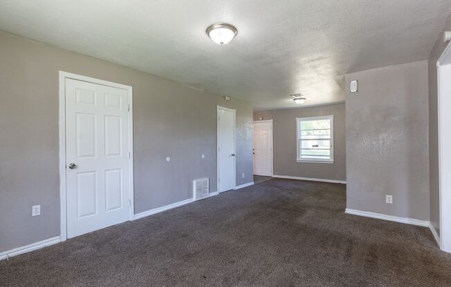 4 beds, 1 bath, $1,295