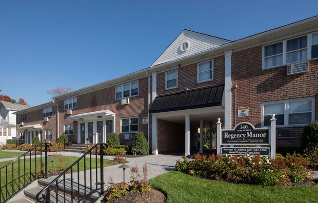 Regency Manor: In-Unit Washer & Dryer, Cold Water Included, Cat & Dog Friendly, and Custom Closets