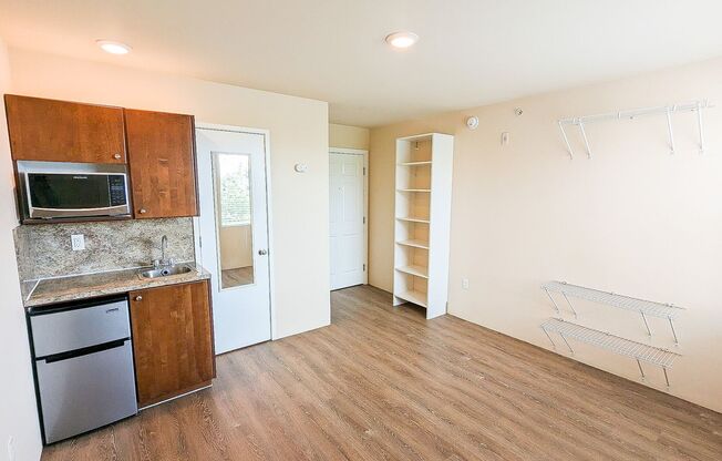 Studio, 1 bath, 154 sqft, $1,395, Unit 561
