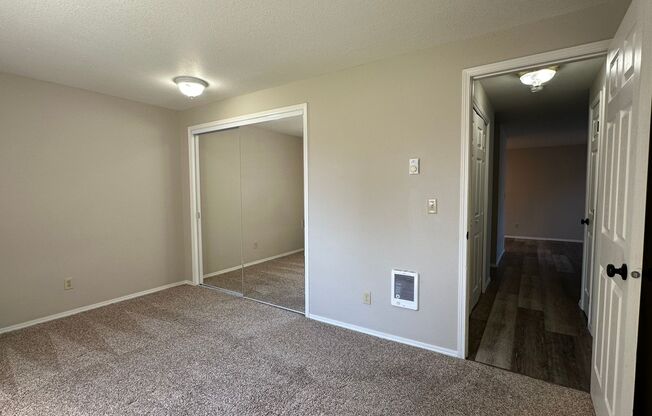 2 beds, 1 bath, 840 sqft, $1,295, Unit 01