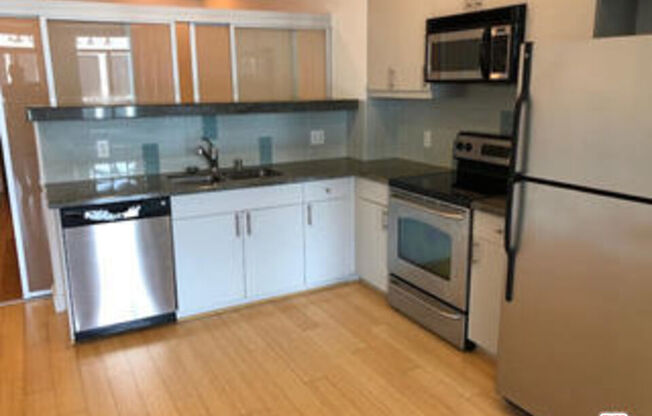 1 bed, 1 bath, 830 sqft, $2,700, Unit 1402