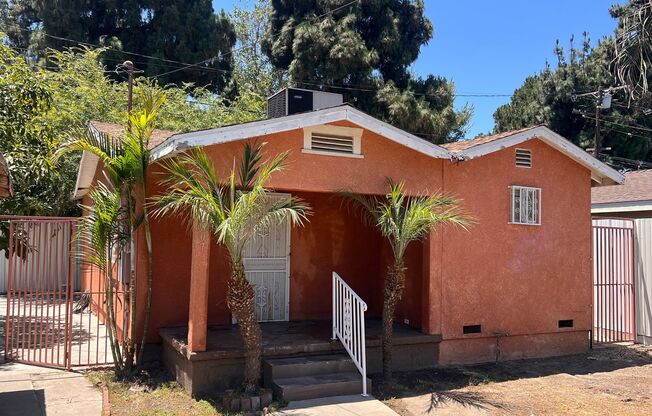 7805 Whitsett Ave