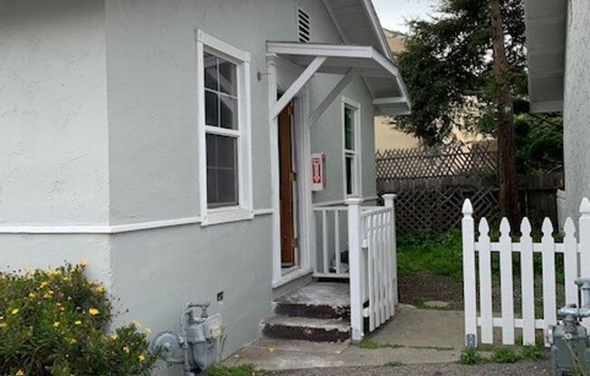 2 beds, 1 bath, $2,850