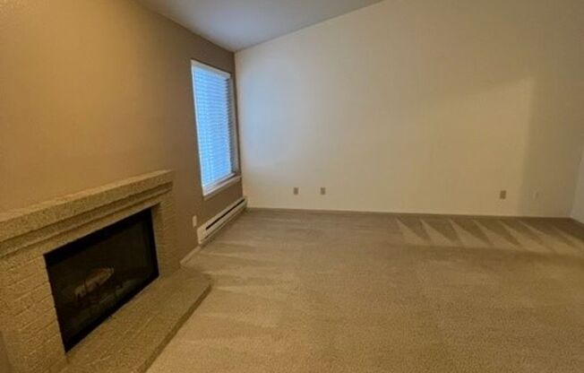 2 beds, 1 bath, 915 sqft, $1,625, Unit 412