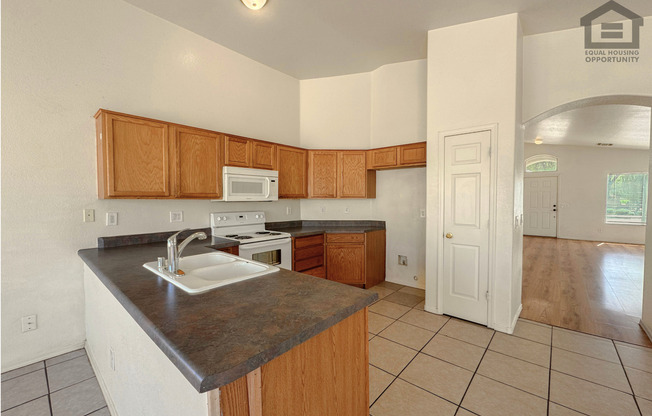 3Bed/2Bath House at Northern Ave/87th Ave! Ready for Immediate Move-In! – Corner Lot!
