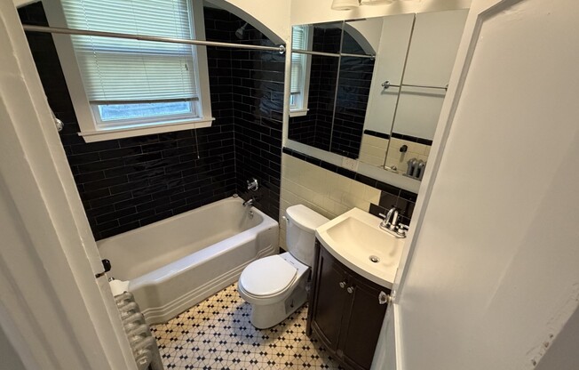 5 beds, 2 baths, 1,700 sqft, $4,650, Unit 1