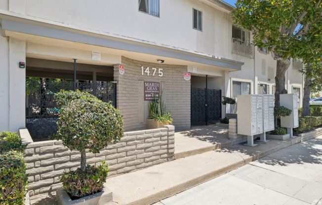 Mardi Gras Apartments | Palmyra Apartments