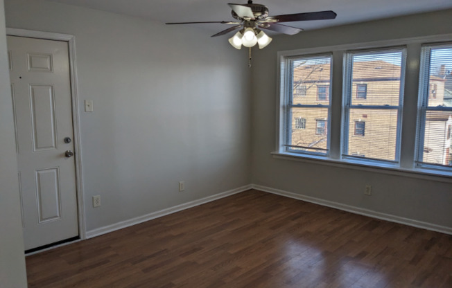 2421 W 60 ST