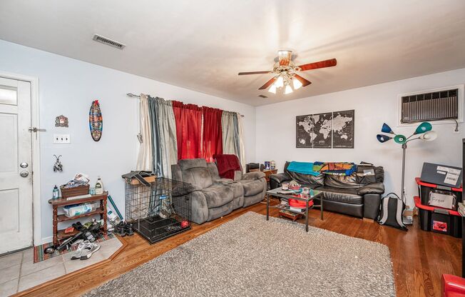 3 beds, 2 baths, $2,300