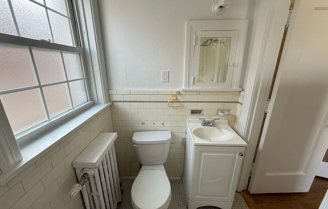 Studio, 1 bath, 308 sqft, $1,175, Unit Bayard Manor 210