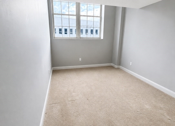 2 beds, 1 bath, 980 sqft, $2,300, Unit 3402