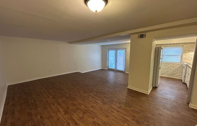 1 bed, 1.5 baths, 1,200 sqft, $1,100, Unit 2009-27