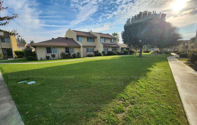 Charming 3 bedroom, 2.5 bathroom condo located in a North Bakersfield gated community.