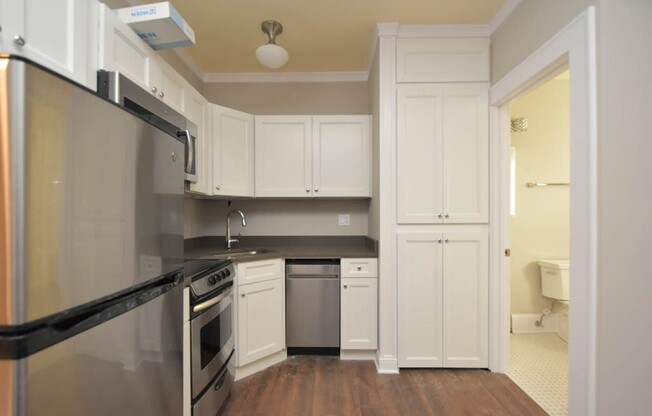 817 Lakeside Pl.