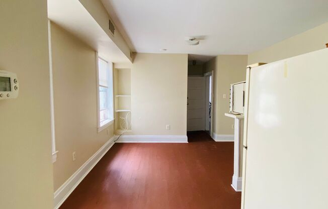 2 beds, 1 bath, $1,495, Unit Apt. 04