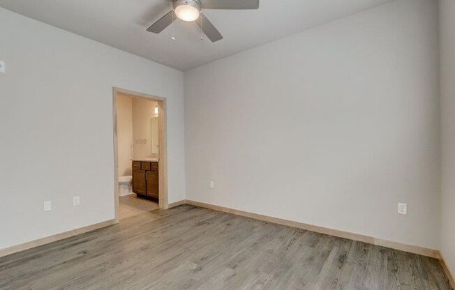 2 beds, 2 baths, 998 sqft, $2,520, Unit 220