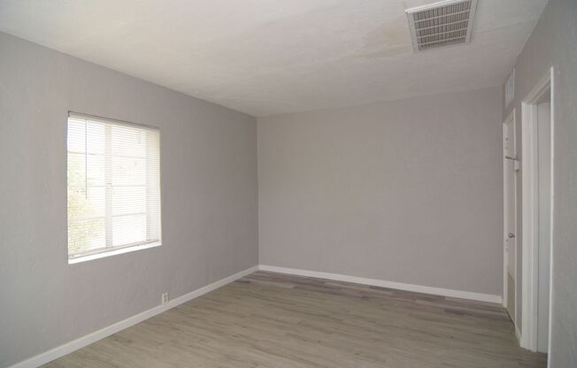 Remodeled 1 Bedroom 1 Bath Duplex! Great Central Tucson Location!