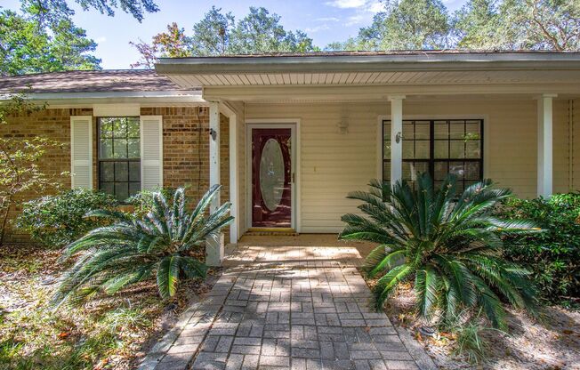 4 Bedroom home on over an Acre in Niceville!