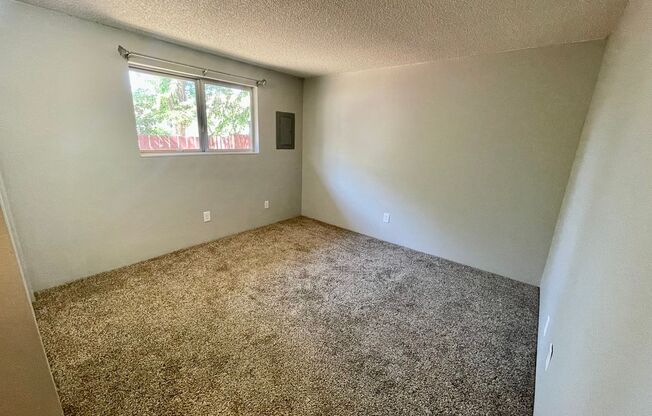 2 beds, 1 bath, $1,000, Unit Unit B