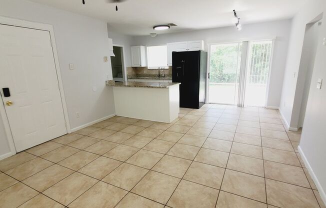 2433/2435 Lola Avenue S