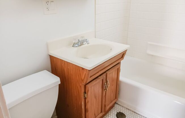 2 beds, 1 bath, 815 sqft, $2,095, Unit 4817-3B