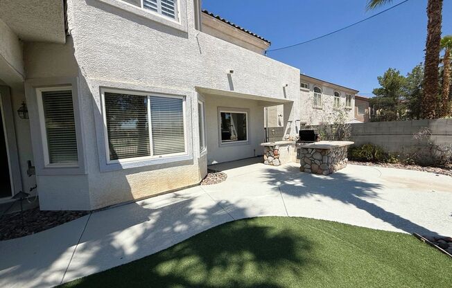 GORGEOUS 2 STORY HOME WITH A GRAND ENTRY & GOLF COURSE VIEW LOCATED INSIDE THE COMMUNITY OF RHODES RANCH