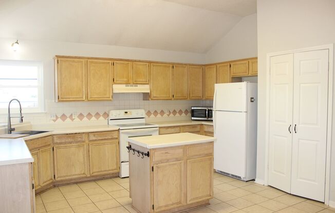 3 beds, 2 baths, $1,600