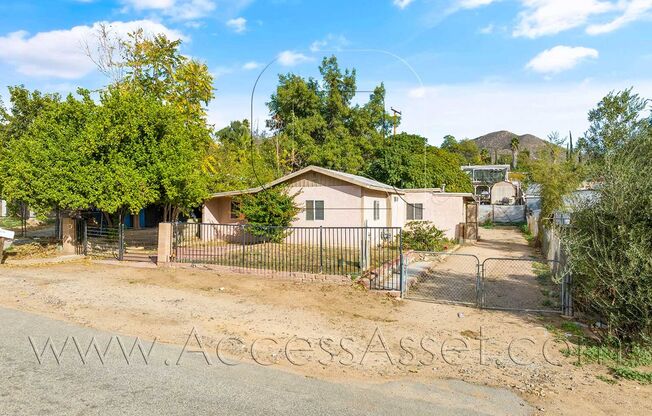 Charming Single-Story 3 Bed/1 Bath Home In The Heart Of Lake Elsinore!