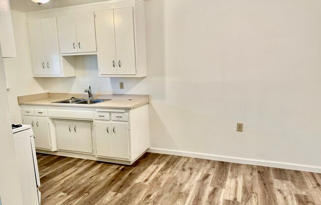 1 bed, 1 bath, 670 sqft, $1,595, Unit UNIT A