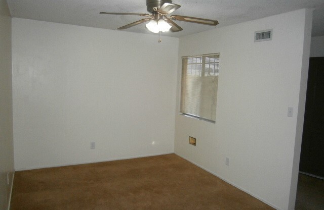 3 Bedrooms/2 Bathrooms Single Story Home in San Diego
