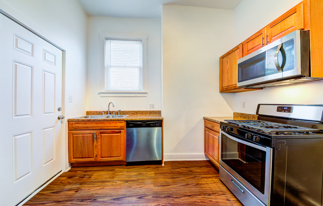 Awesome building with 2 great apartments in the South Side Slopes/Allentown