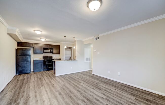 1 bed, 1 bath, 616 sqft, $1,095, Unit 33