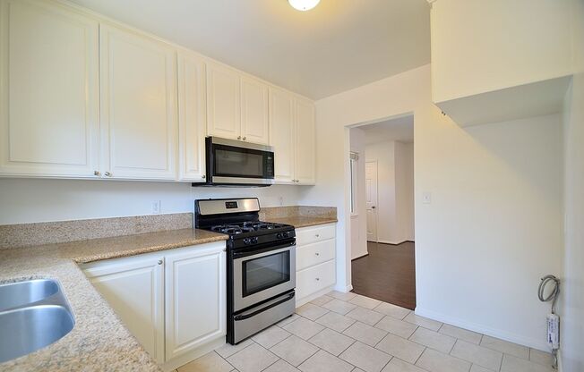 Updated 3 Bed Home w/2 Car Garage