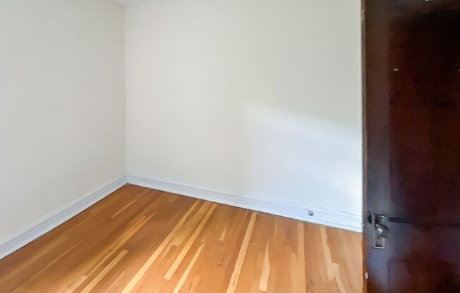 2 beds, 1 bath, 845 sqft, $1,735, Unit 3925-3E
