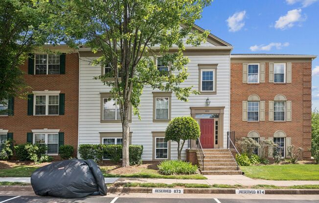Set in the charming Hunters Square community, this residence offers a quiet yet connected lifestyle, ideally located near major commuter routes, the VRE, and the shops and restaurants of historic Old Town Manassas.