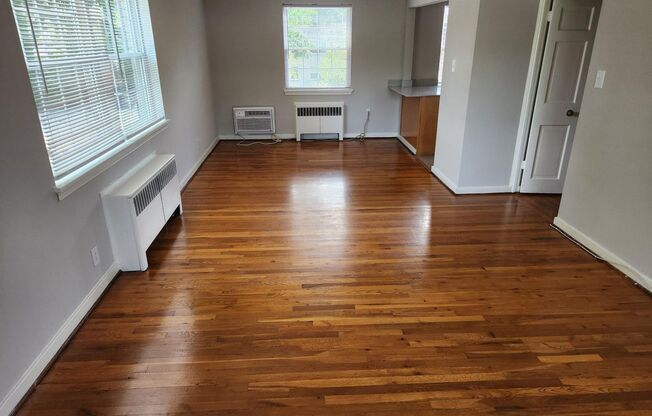 2 beds, 1 bath, 897 sqft, $2,335, Unit G-01